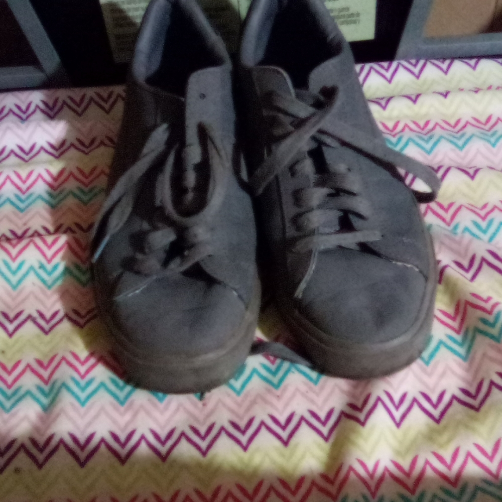 Shoes - Picture 5 of 6